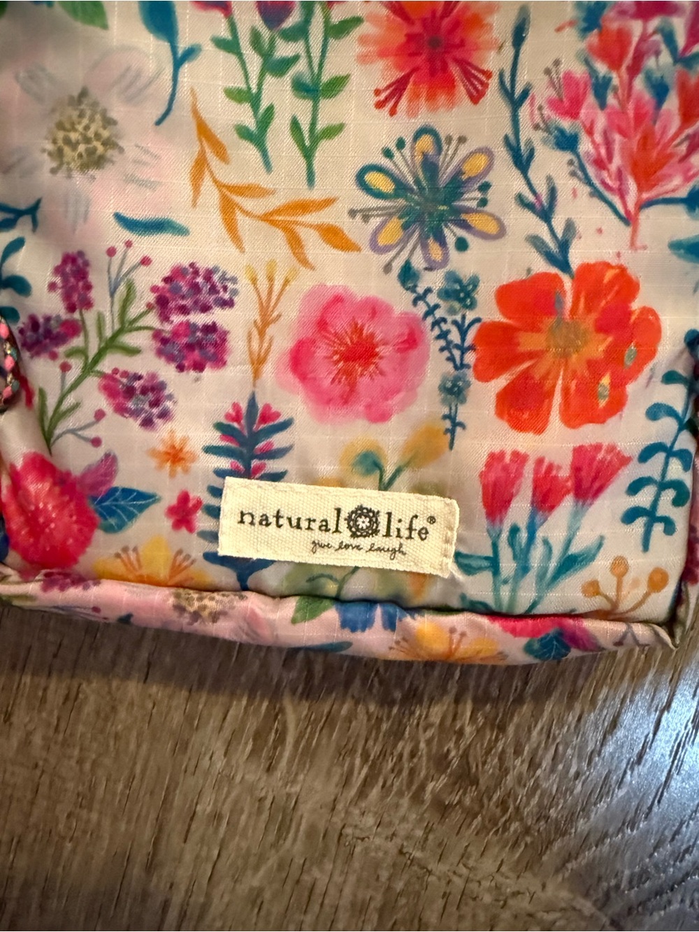 Natural Life 8-in-1 Pocket Crossbody - Rainbow Garden Cream Floral - Picture 5 of 9
